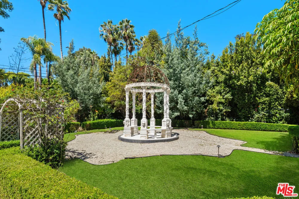 251 Bristol Avenue Los Angeles, CA 90049
