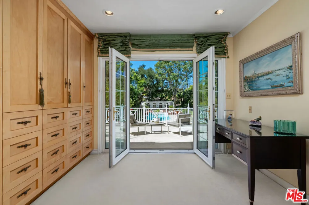 251 Bristol Avenue Los Angeles, CA 90049