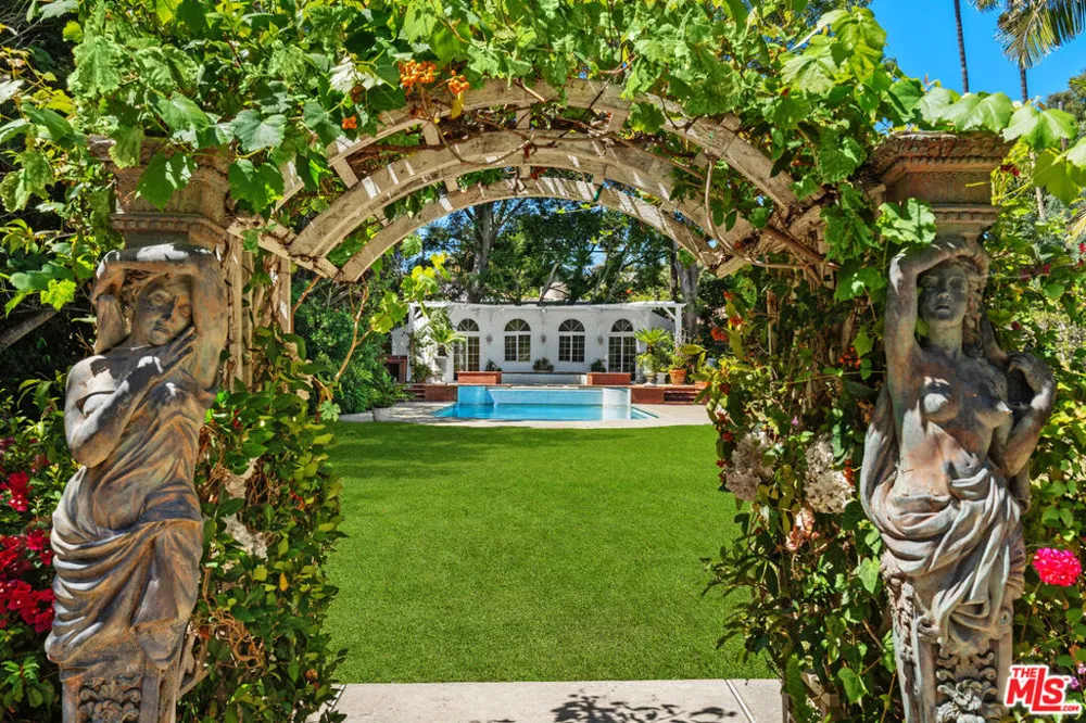 251 Bristol Avenue Los Angeles, CA 90049