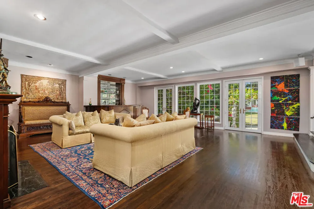 251 Bristol Avenue Los Angeles, CA 90049