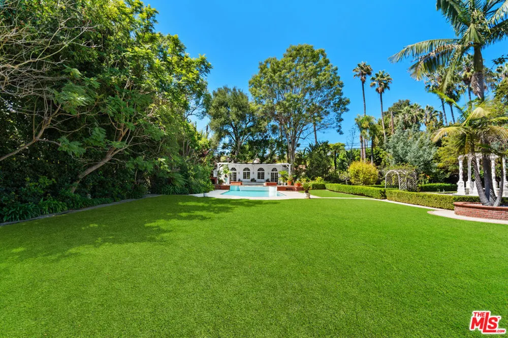 251 Bristol Avenue Los Angeles, CA 90049