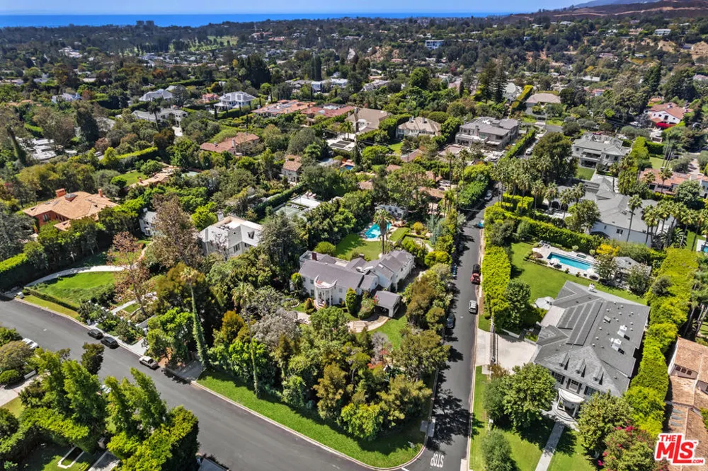 251 Bristol Avenue Los Angeles, CA 90049