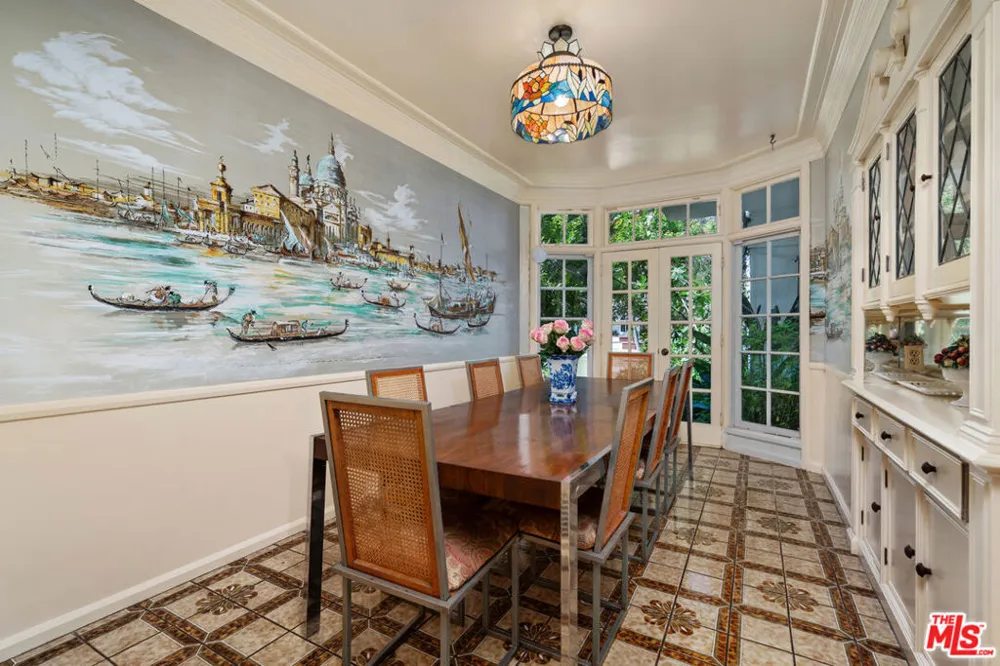 251 Bristol Avenue Los Angeles, CA 90049
