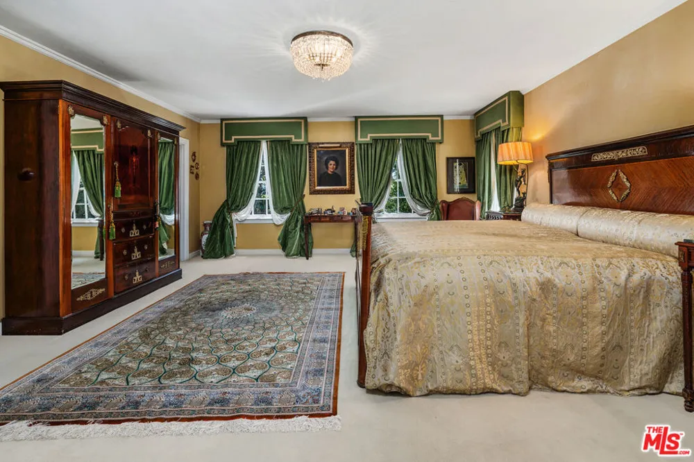 251 Bristol Avenue Los Angeles, CA 90049