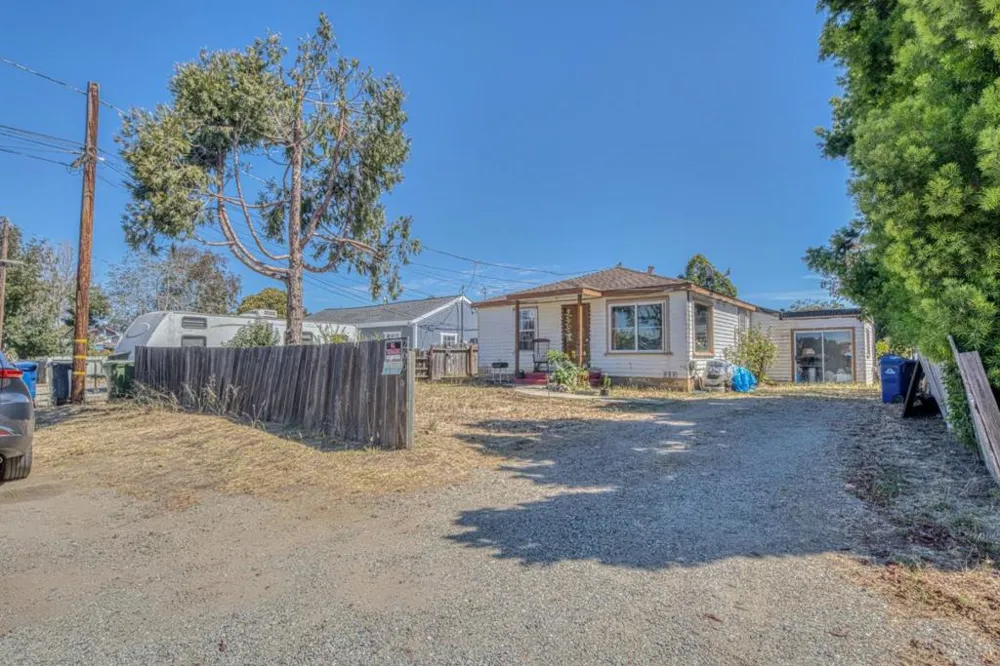 266 Manfre Road Watsonville, CA 95076