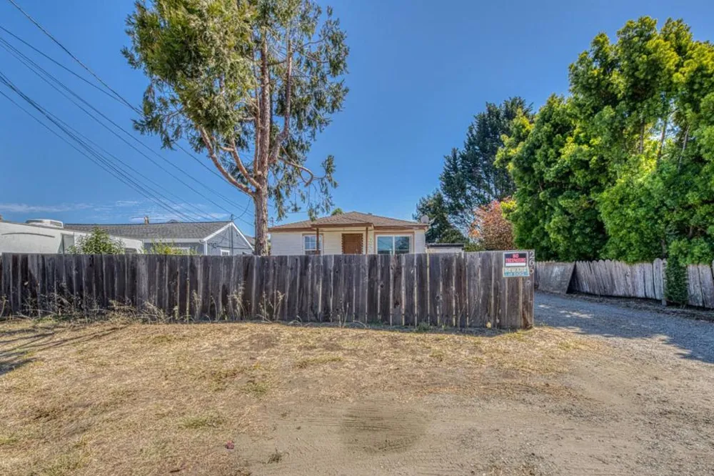 266 Manfre Road Watsonville, CA 95076