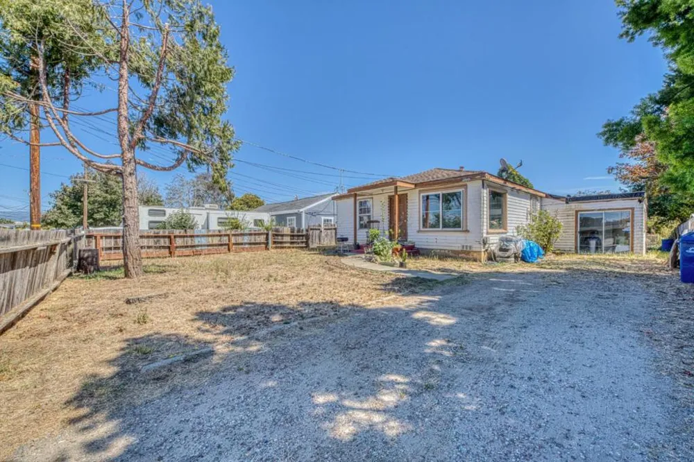 266 Manfre Road Watsonville, CA 95076