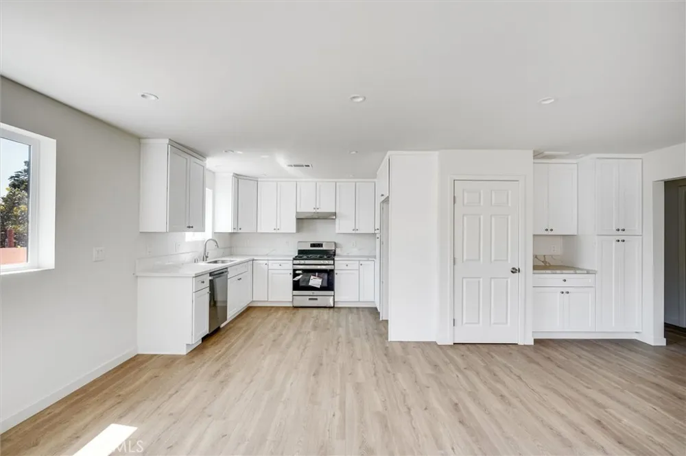 18544 Bryant Street Northridge, CA 91324