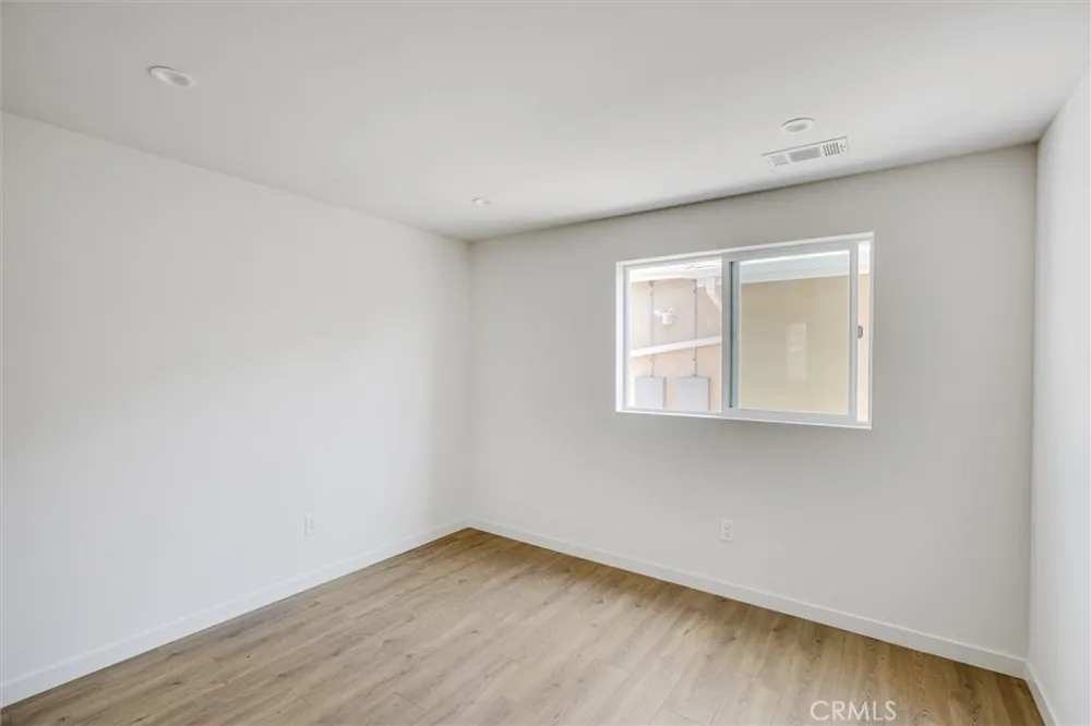 18544 Bryant Street Northridge, CA 91324