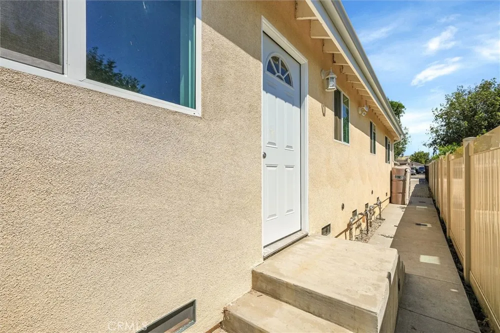 18544 Bryant Street Northridge, CA 91324