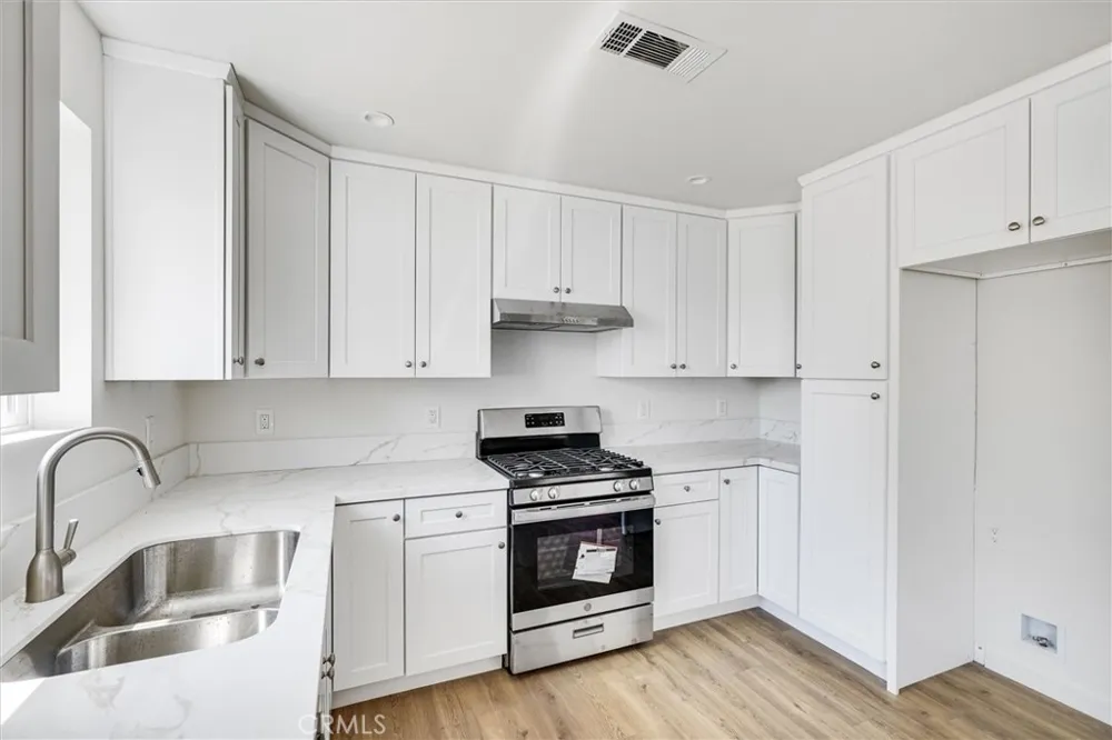 18544 Bryant Street Northridge, CA 91324