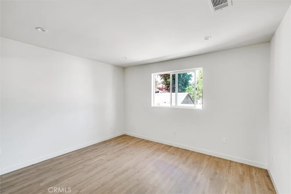18544 Bryant Street Northridge, CA 91324