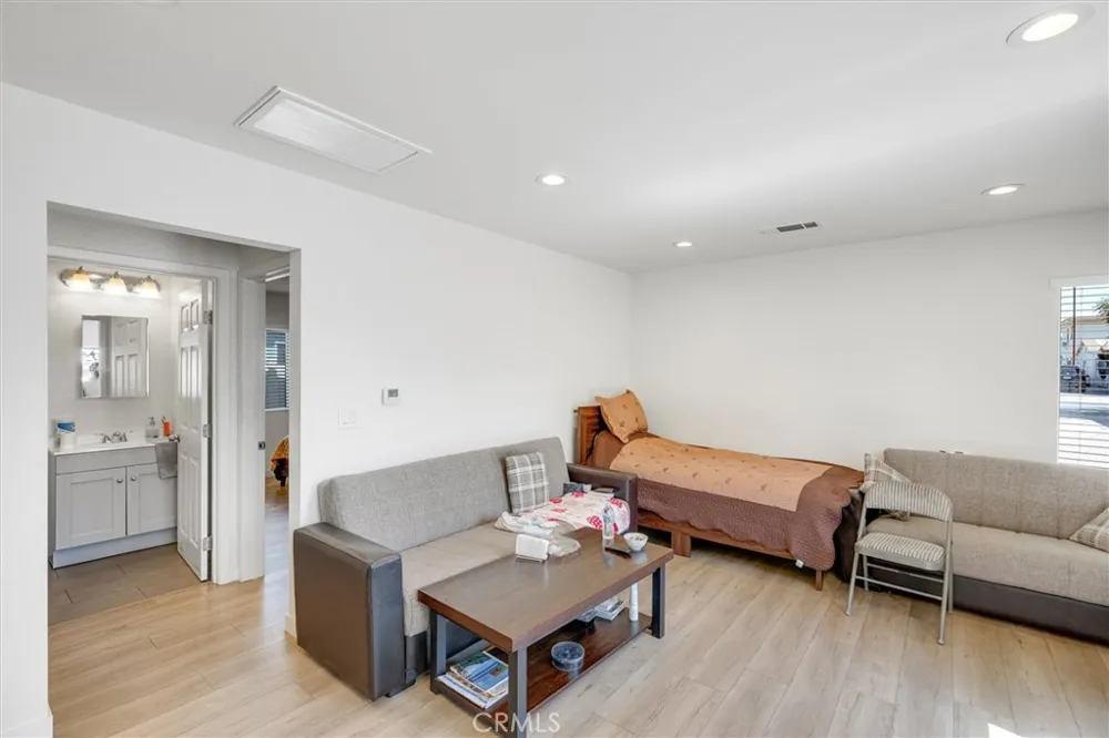 18544 Bryant Street Northridge, CA 91324