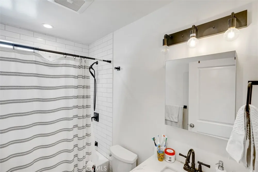 18544 Bryant Street Northridge, CA 91324