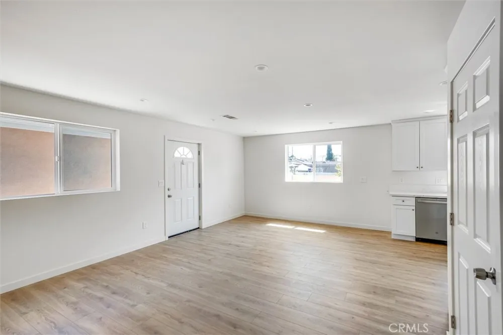 18544 Bryant Street Northridge, CA 91324