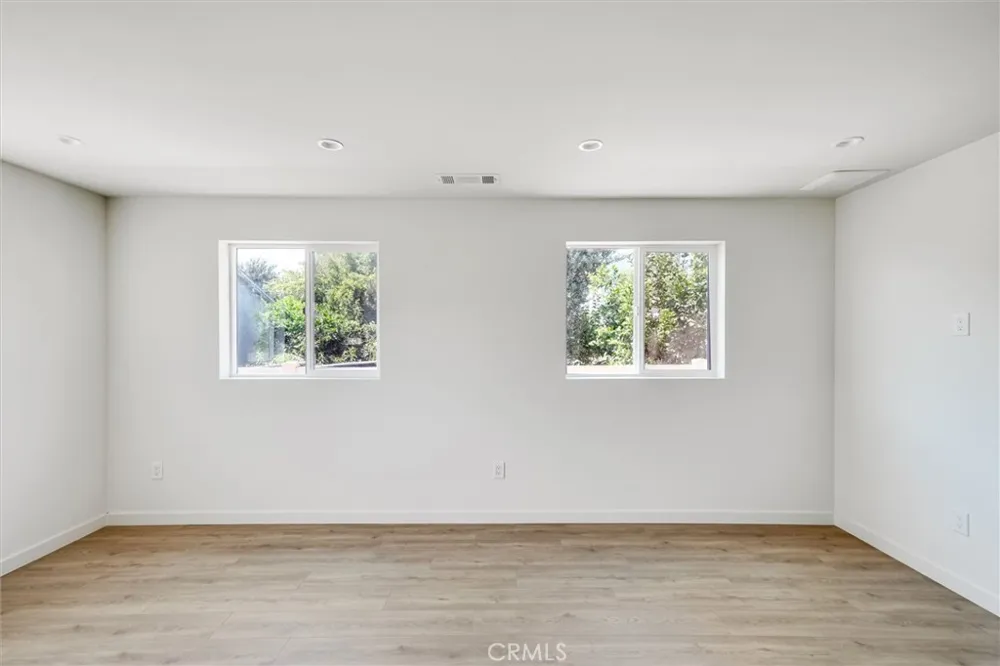 18544 Bryant Street Northridge, CA 91324