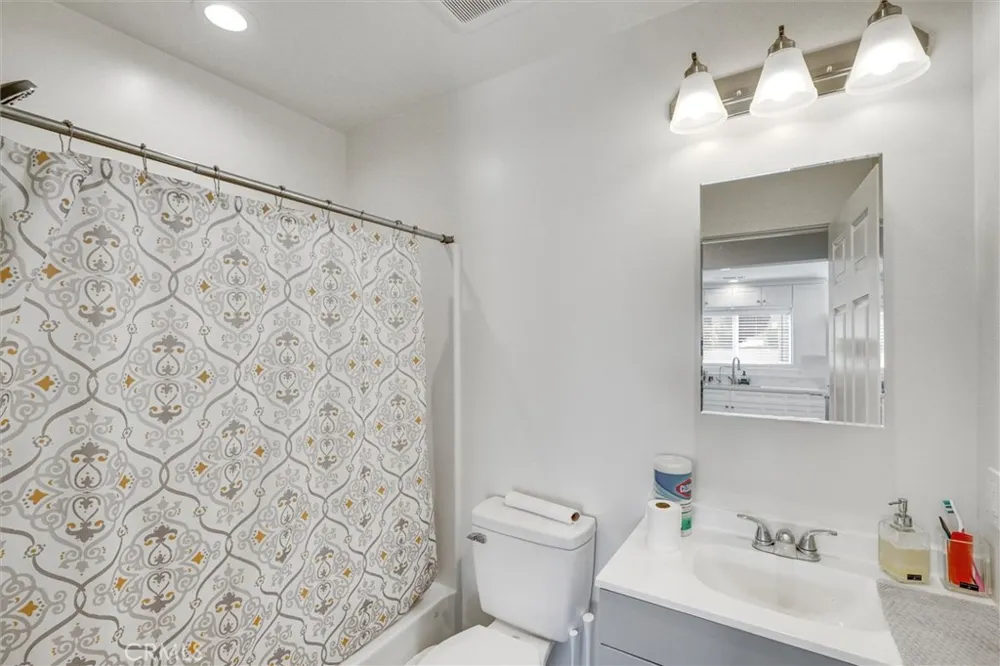 18544 Bryant Street Northridge, CA 91324