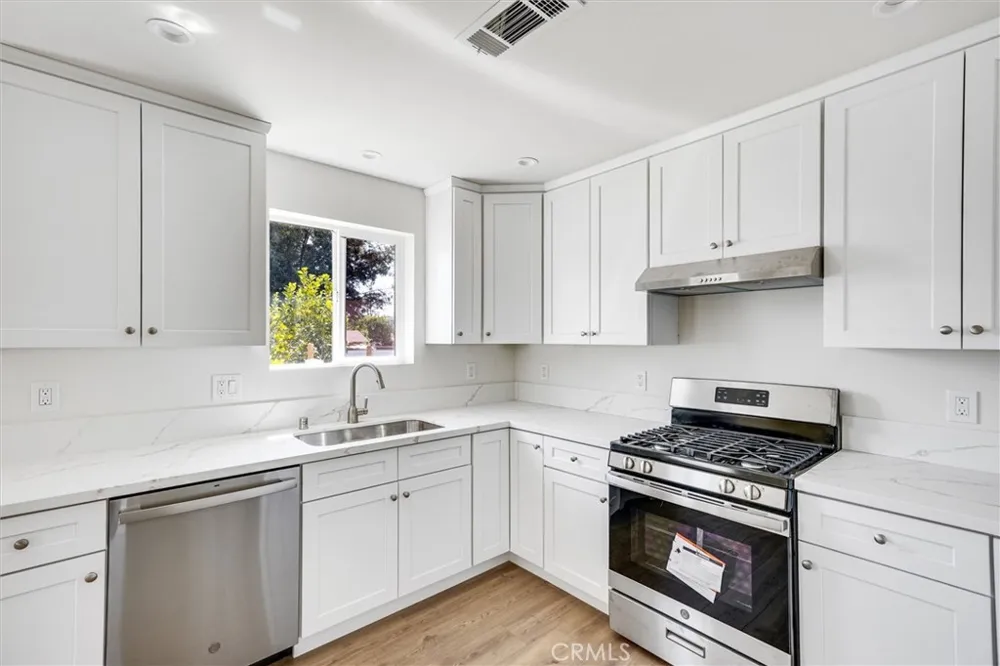 18544 Bryant Street Northridge, CA 91324