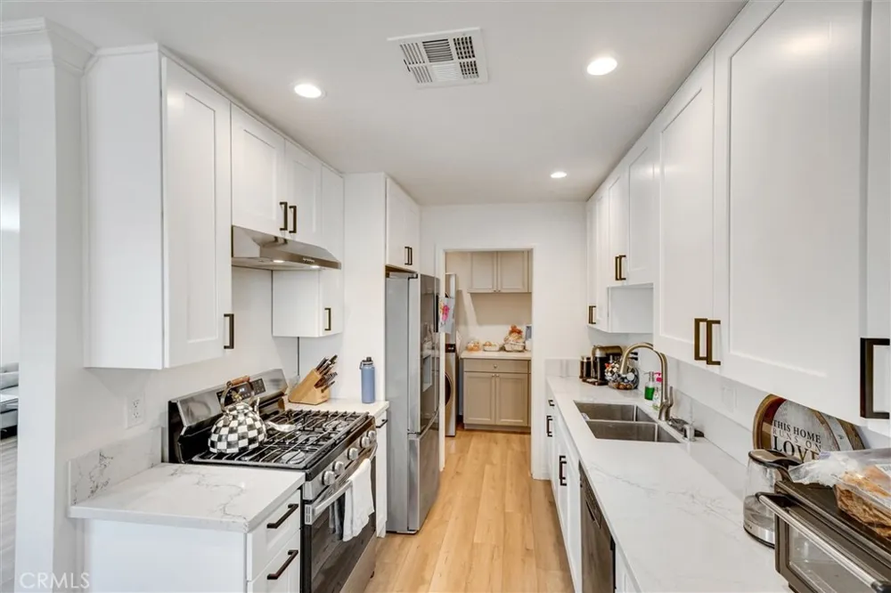 18544 Bryant Street Northridge, CA 91324