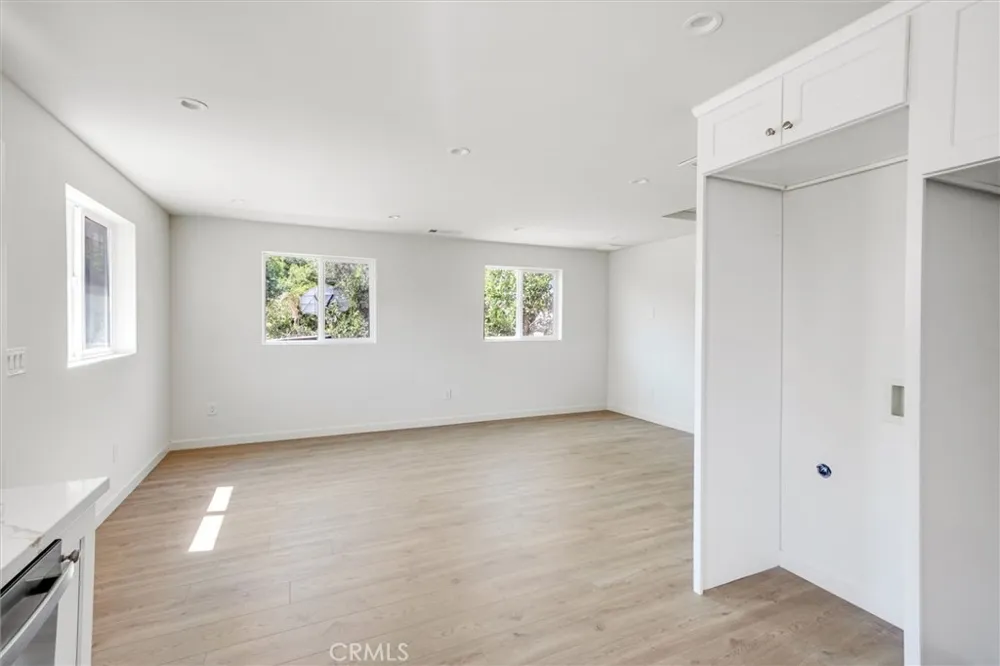 18544 Bryant Street Northridge, CA 91324