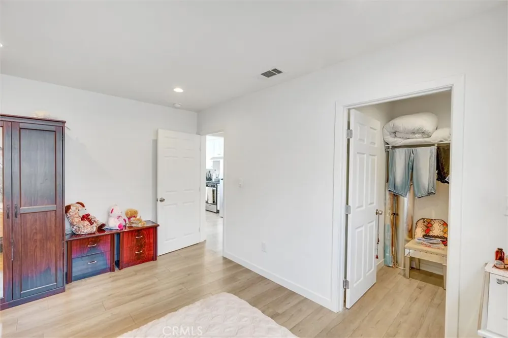 18544 Bryant Street Northridge, CA 91324