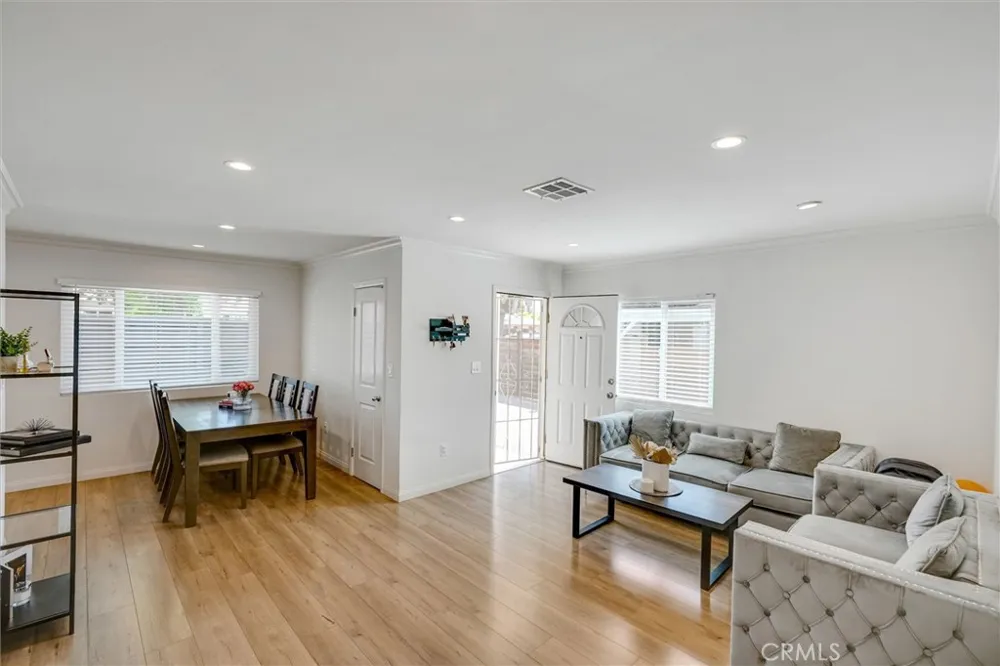 18544 Bryant Street Northridge, CA 91324