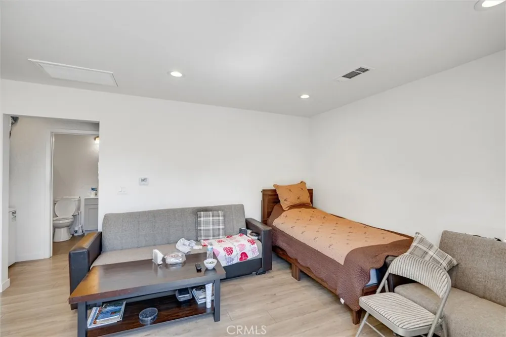 18544 Bryant Street Northridge, CA 91324