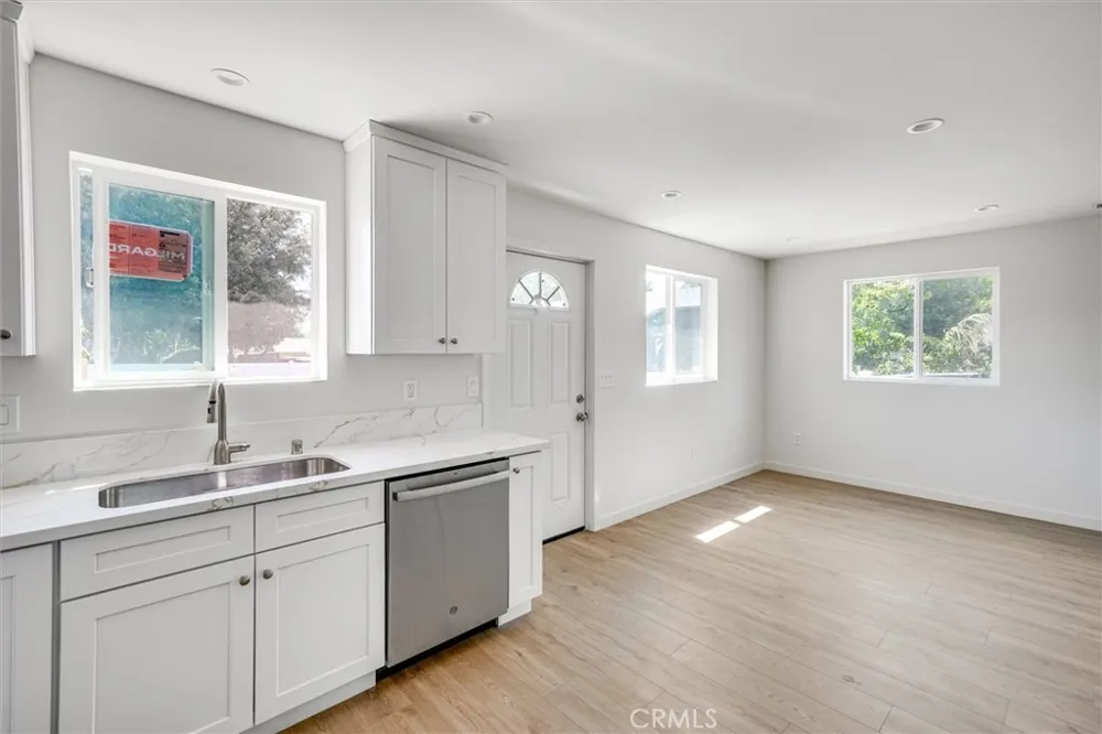 18544 Bryant Street Northridge, CA 91324