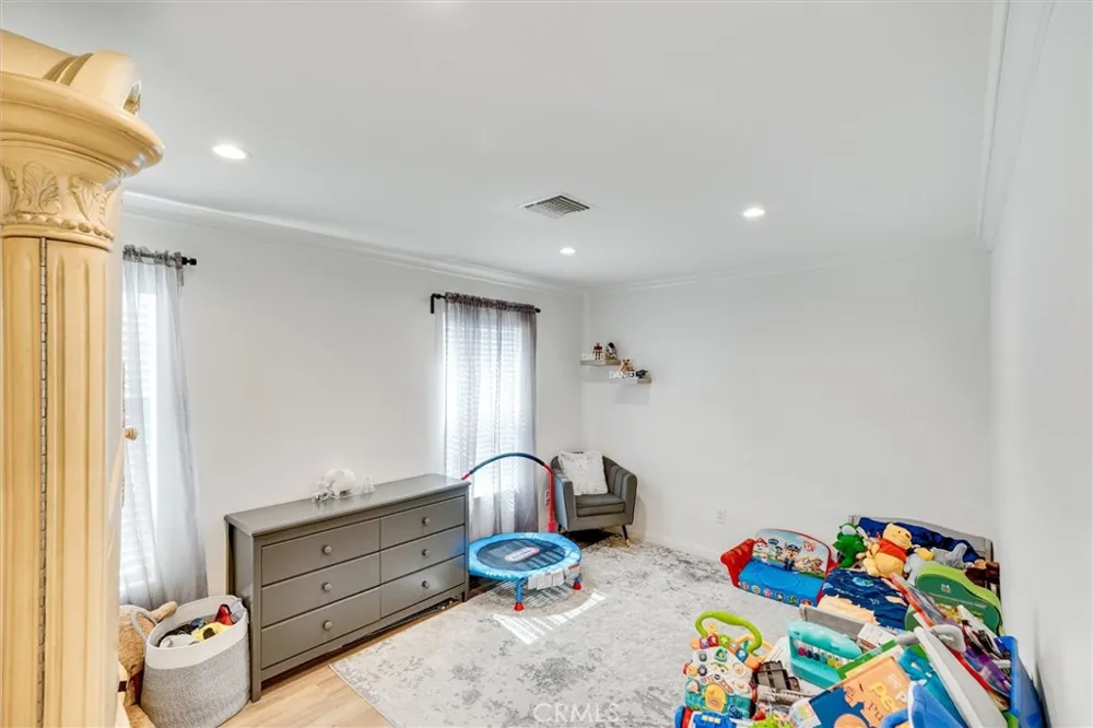 18544 Bryant Street Northridge, CA 91324