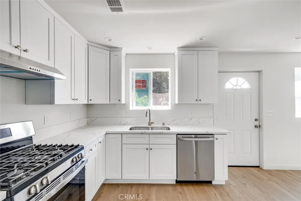 18544 Bryant Street Northridge, CA 91324
