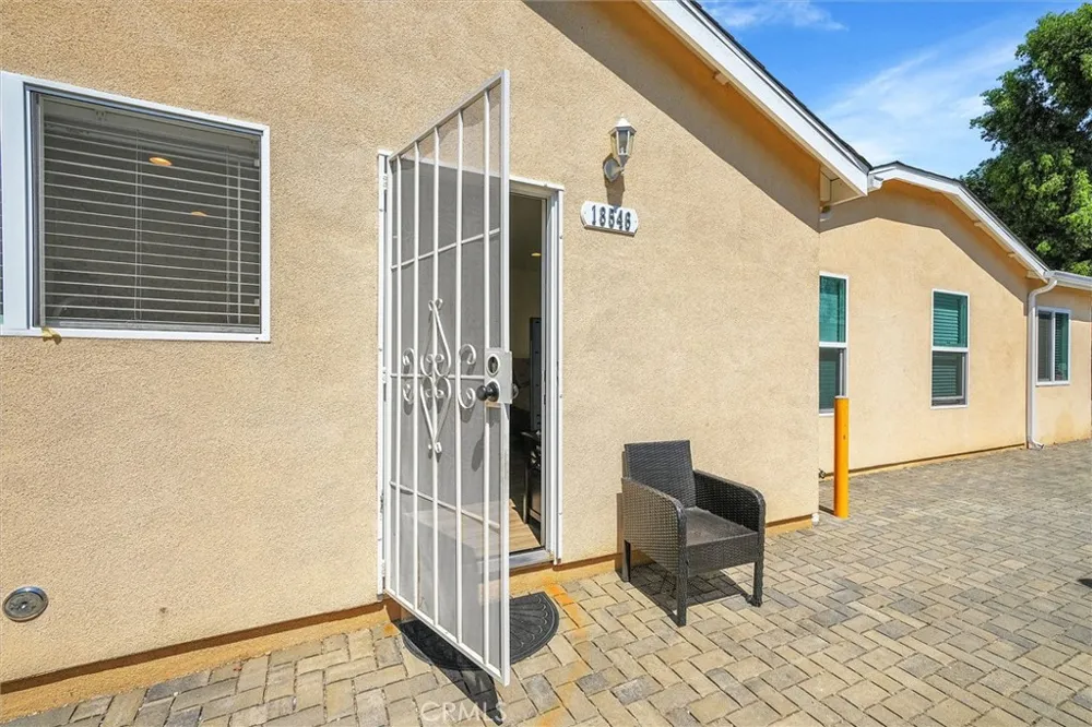 18544 Bryant Street Northridge, CA 91324