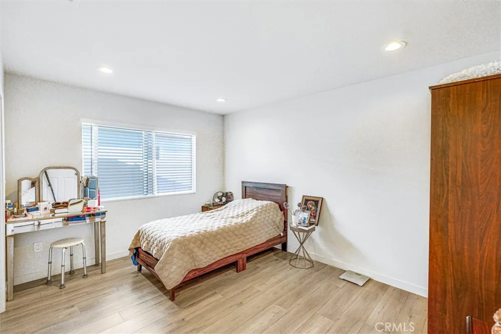 18544 Bryant Street Northridge, CA 91324