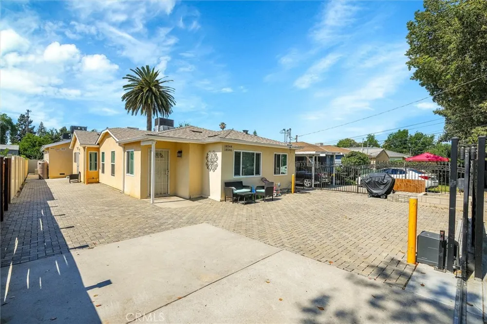 18544 Bryant Street Northridge, CA 91324