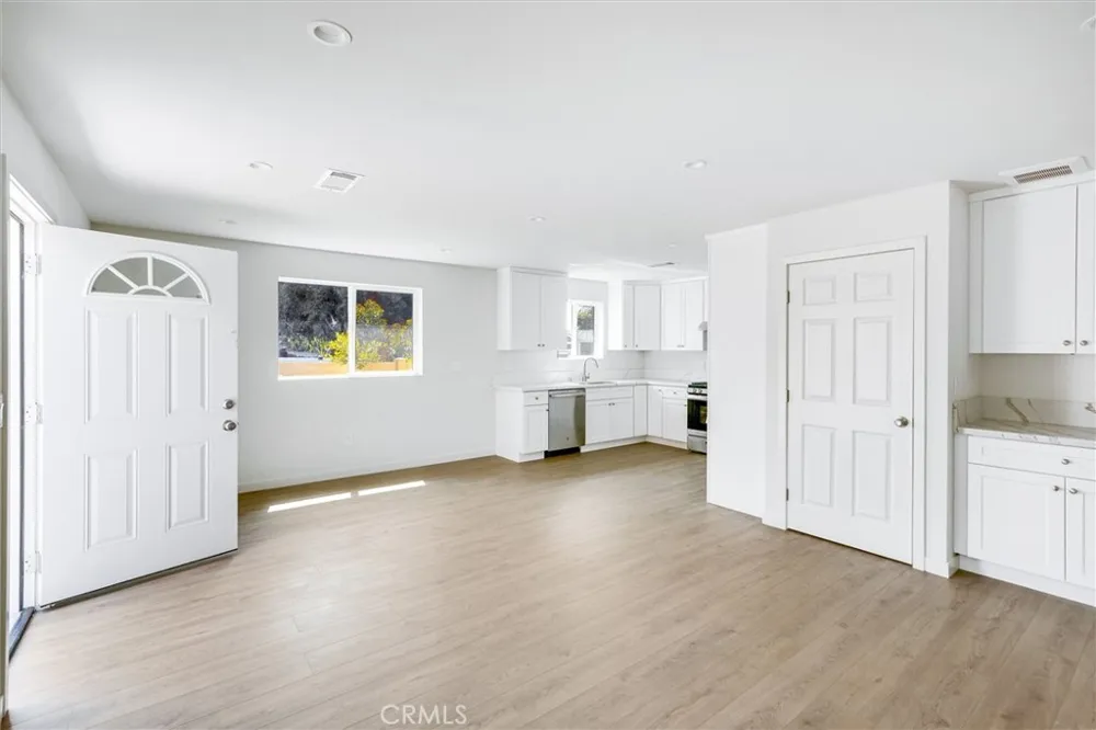 18544 Bryant Street Northridge, CA 91324