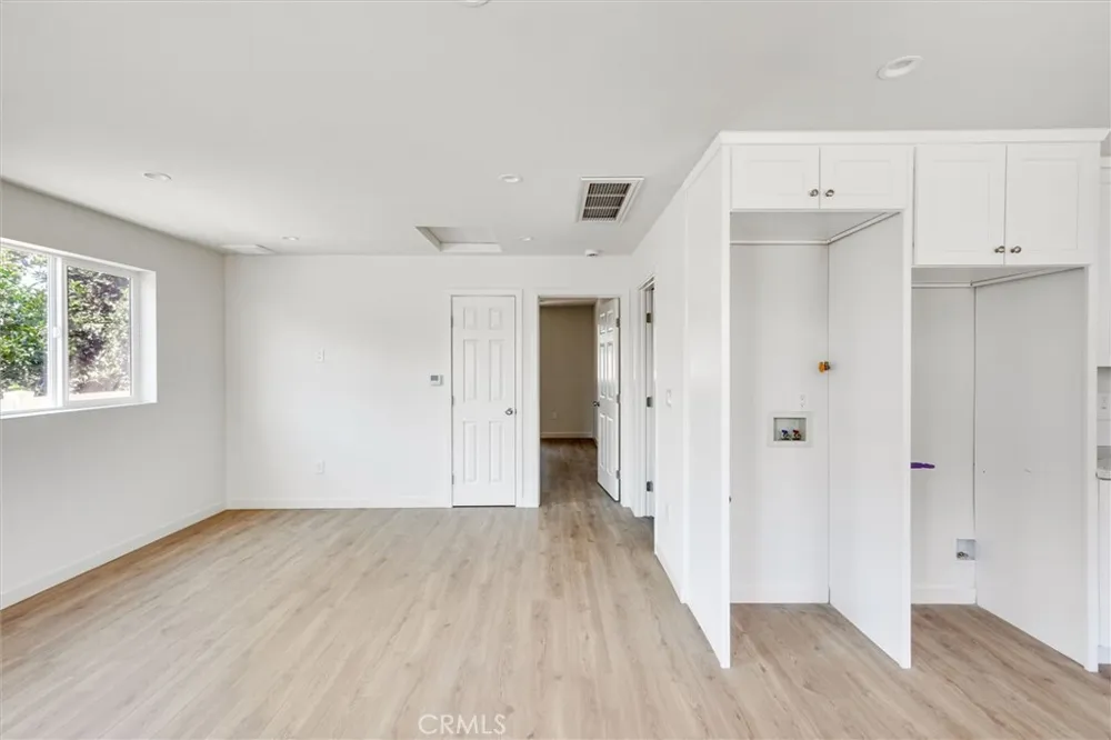 18544 Bryant Street Northridge, CA 91324