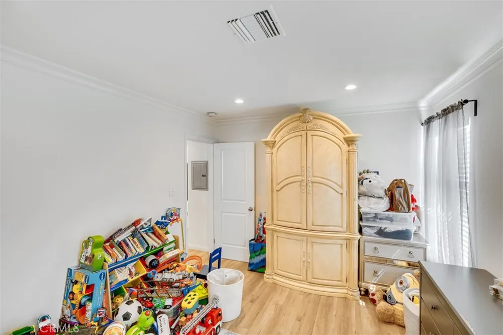 18544 Bryant Street Northridge, CA 91324