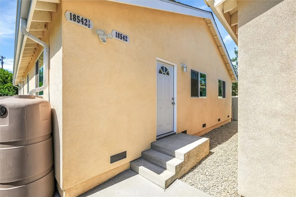 18544 Bryant Street Northridge, CA 91324