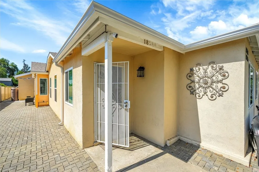 18544 Bryant Street Northridge, CA 91324