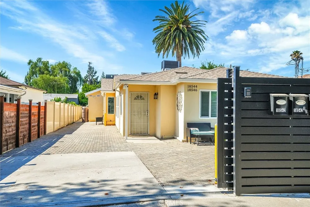 18544 Bryant Street Northridge, CA 91324