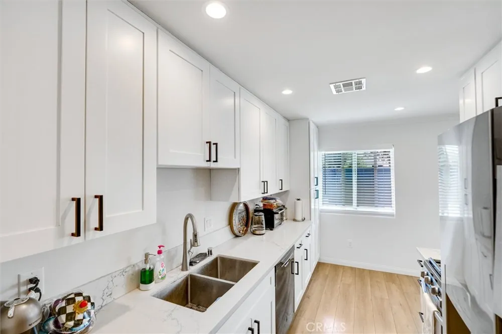 18544 Bryant Street Northridge, CA 91324