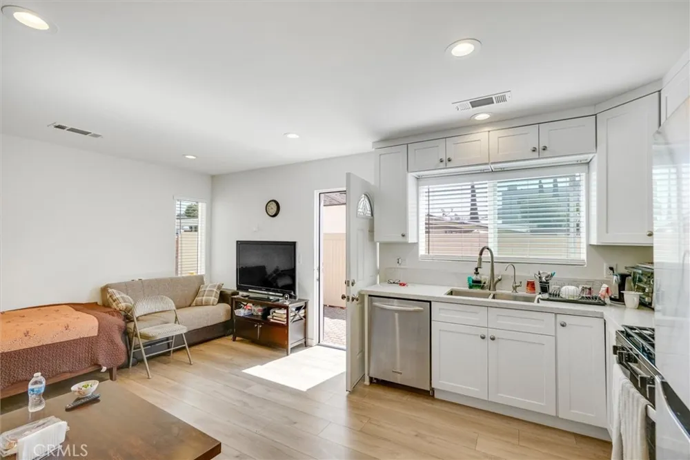 18544 Bryant Street Northridge, CA 91324
