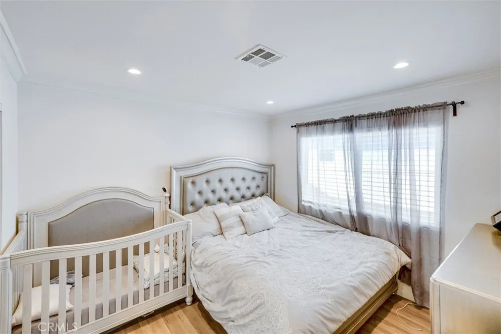 18544 Bryant Street Northridge, CA 91324