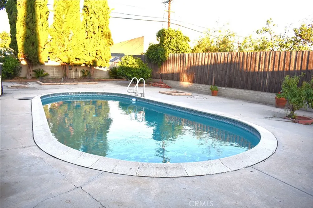 8320 Bardwell Ave. Los Angeles, CA 91402