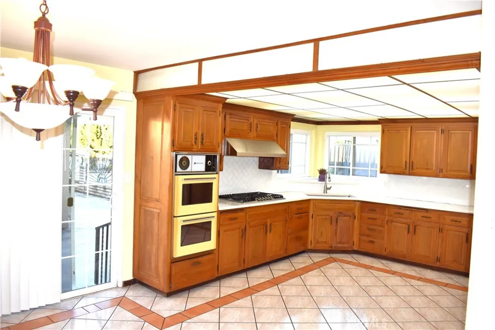 8320 Bardwell Ave. Los Angeles, CA 91402