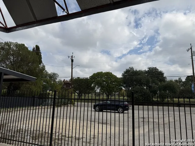 2011 Mission San Antonio, TX 78214