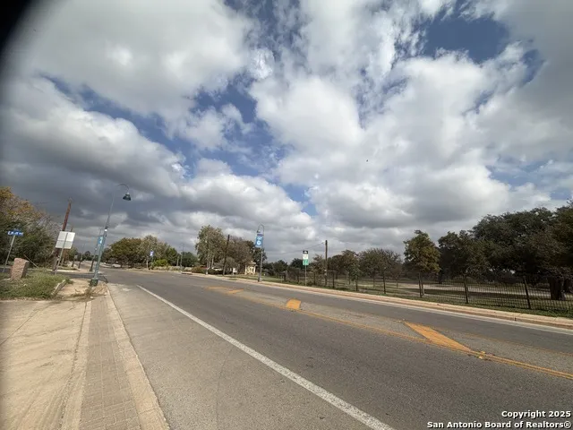 2011 Mission San Antonio, TX 78214