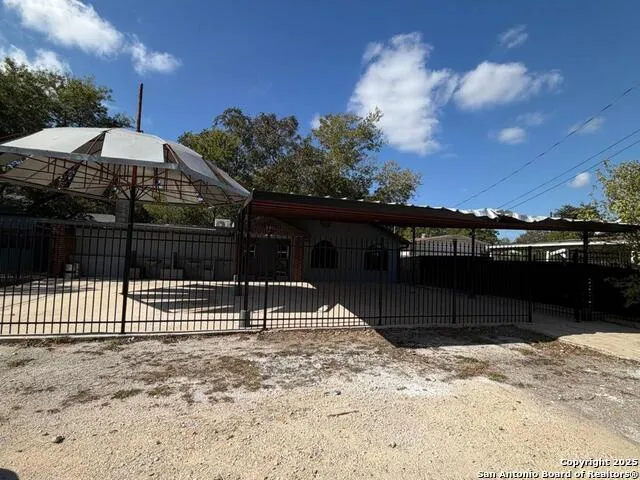 2011 Mission San Antonio, TX 78214