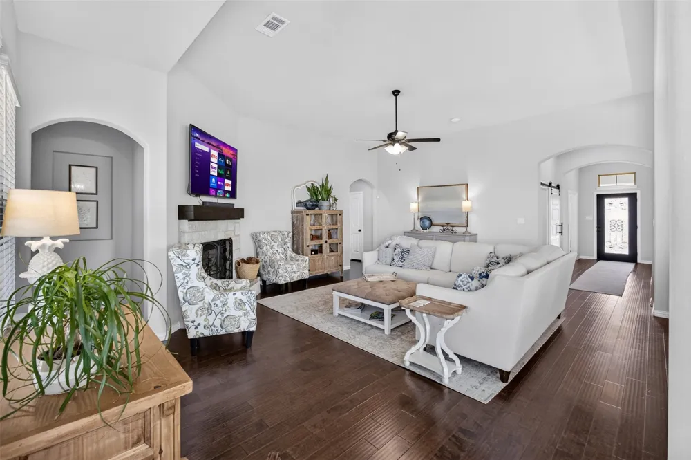 4004 Sanger Meadow Drive Sanger, TX 76266