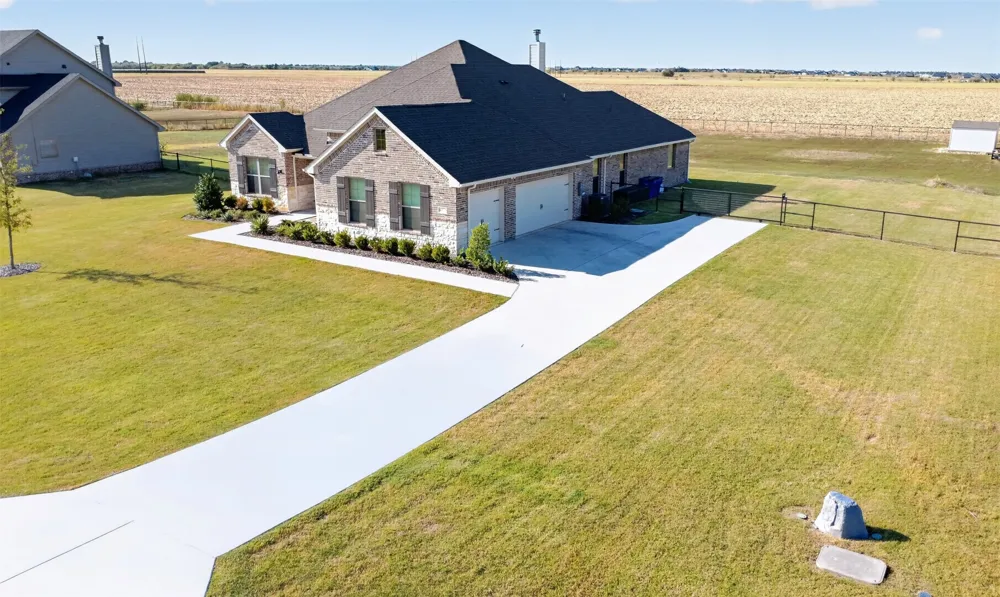 4004 Sanger Meadow Drive Sanger, TX 76266