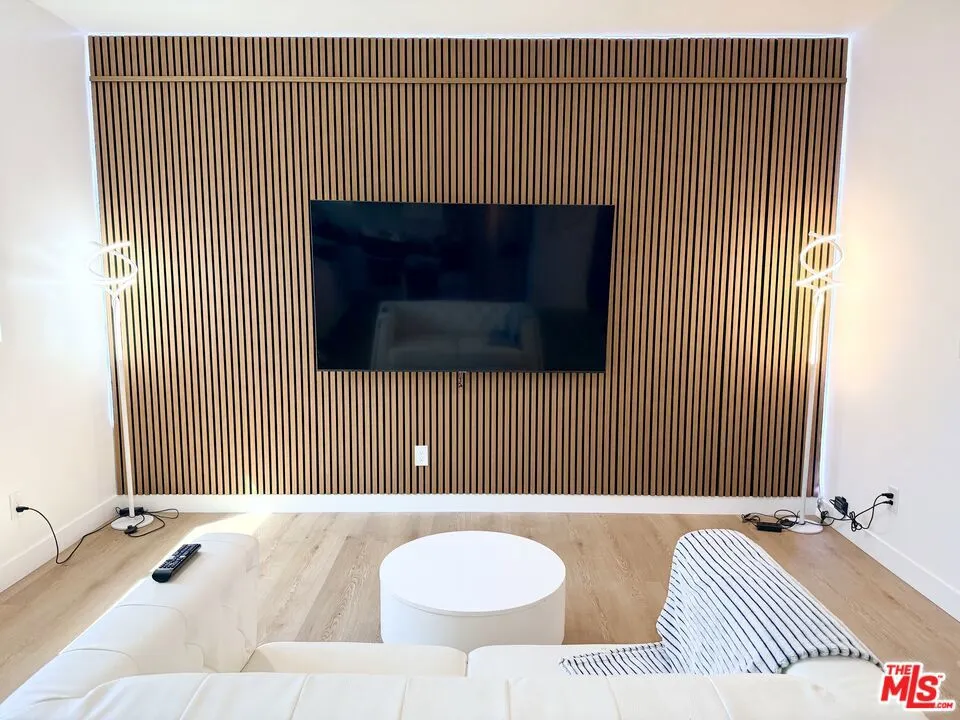4627 Rosewood Avenue Los Angeles, CA 90004